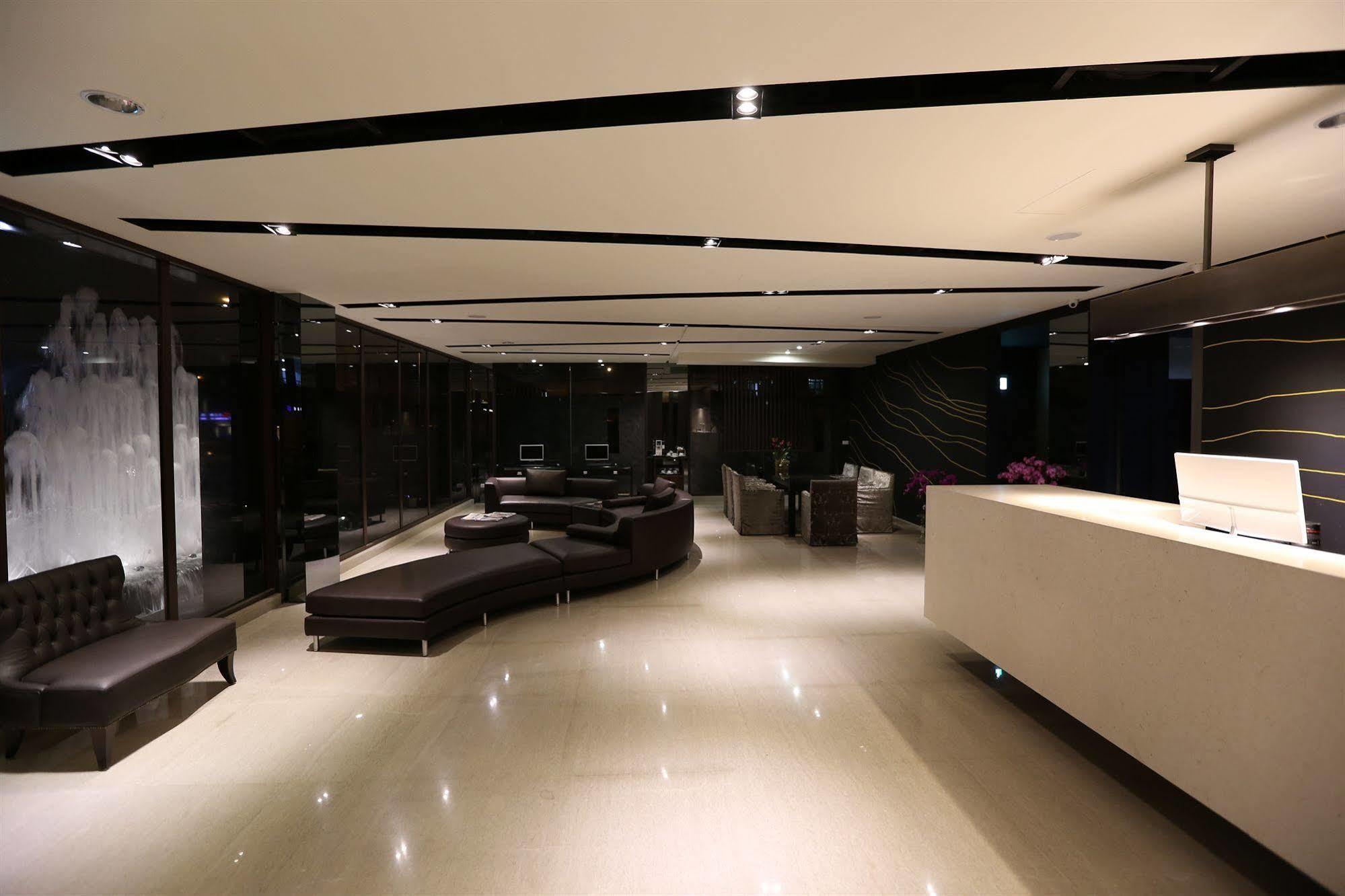 Kun Hotel Taichung Extérieur photo
