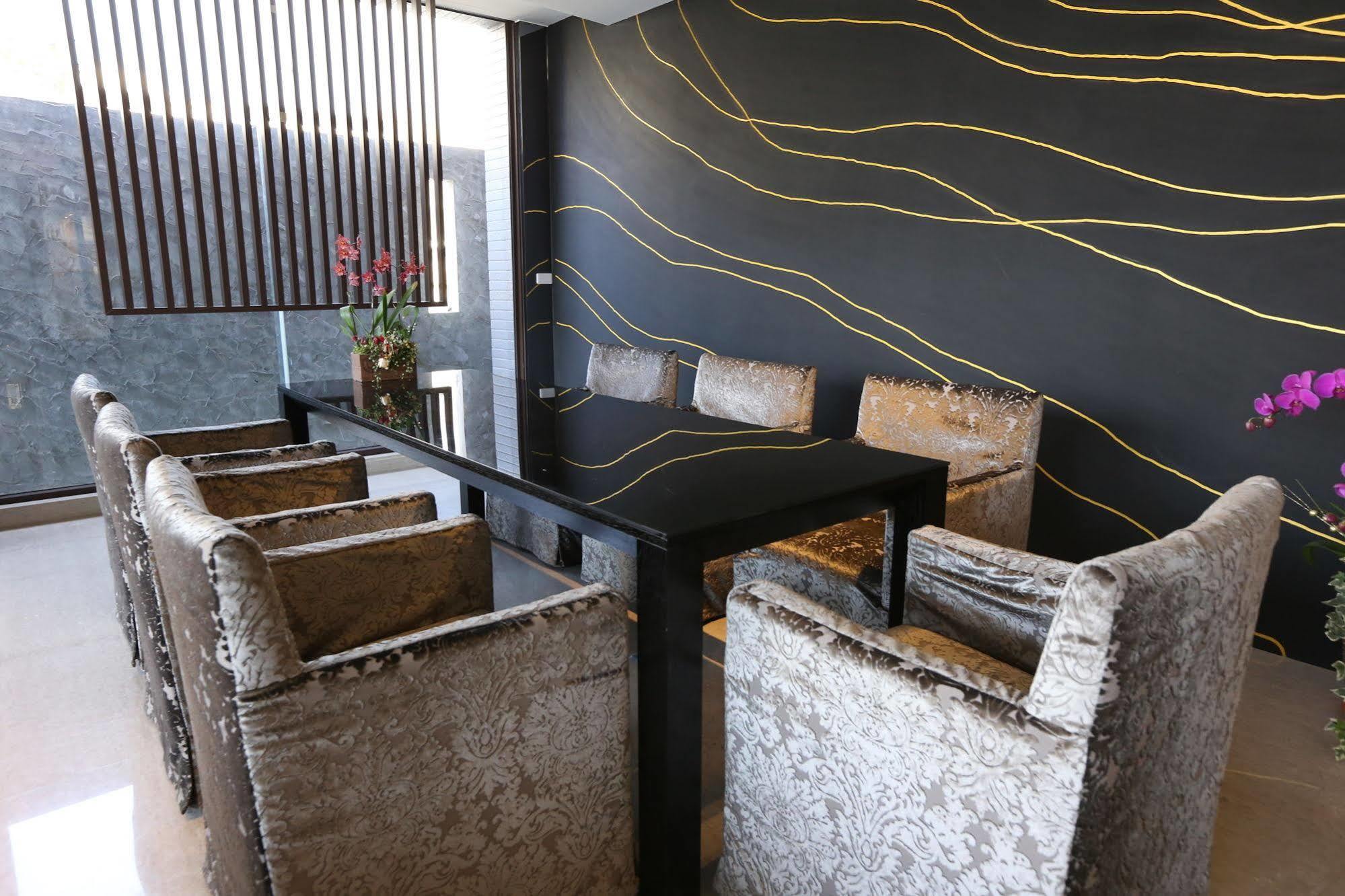 Kun Hotel Taichung Extérieur photo