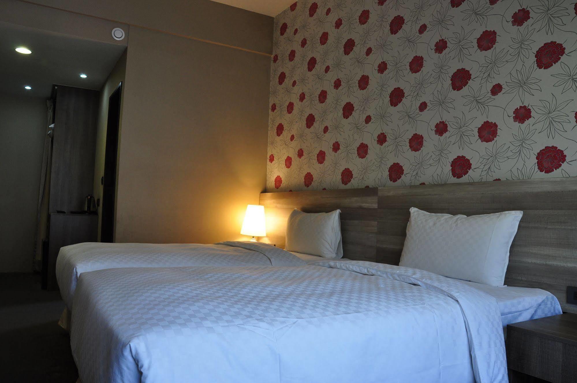 Kun Hotel Taichung Extérieur photo