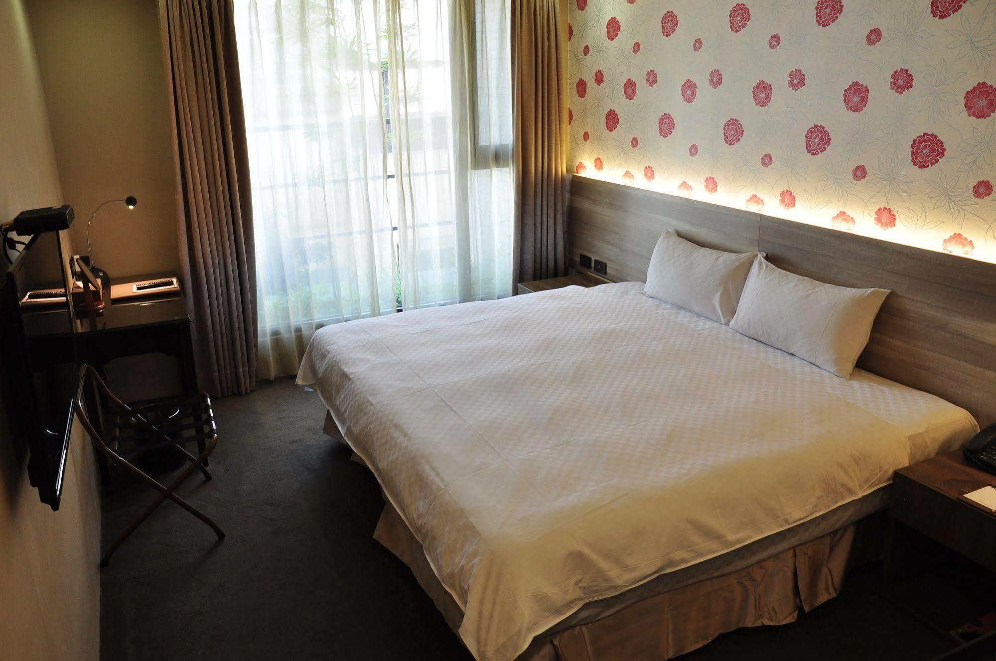 Kun Hotel Taichung Extérieur photo